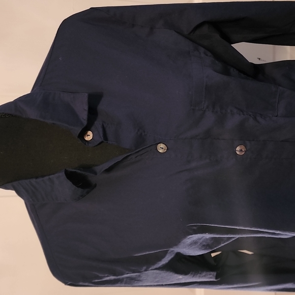 Tommy Bahama big shirt with a twist - Picture 2 of 15